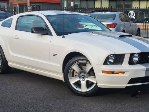 Used 2006 Ford Mustang GT Premium RWD image 4