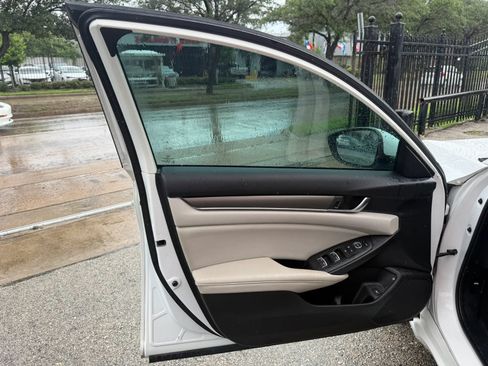 Used 2018 Honda Accord LX image 6