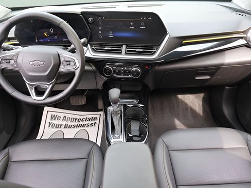 Used 2024 Chevrolet Trax ACTIV w/ Sunroof Package FWD image 11