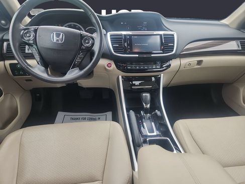 Used 2017 Honda Accord Touring image 10