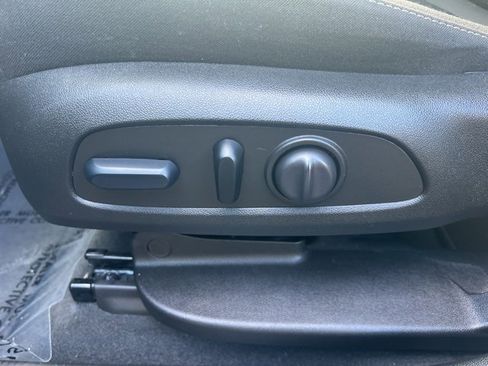 Used 2023 GMC Acadia SLE w/ Driver Convenience Package image 29