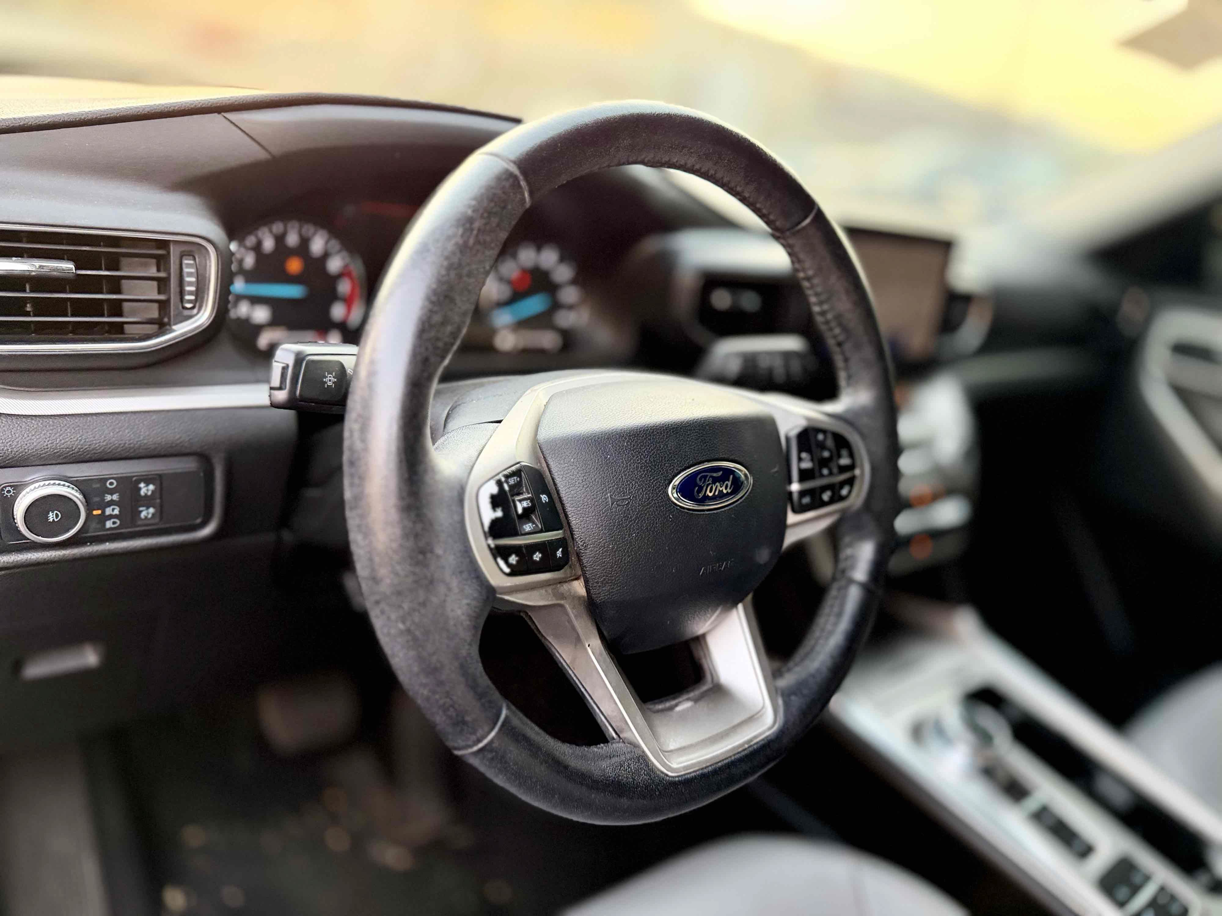 Used 2021 Ford Explorer XLT w/ Equipment Group 202A RWD image 16