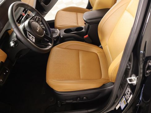 Used 2024 Kia Seltos EX FWD image 12