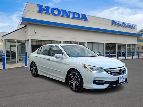 Used 2016 Honda Accord Touring image 3