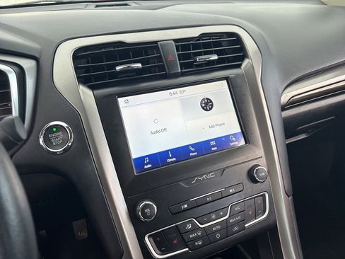 Used 2020 Ford Fusion SEL image 4