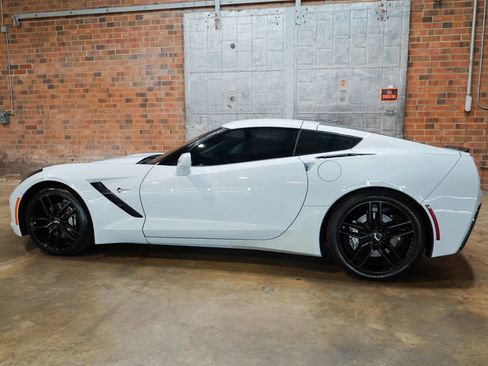 Used 2019 Chevrolet Corvette Stingray Coupe w/ 1LT RWD image 11