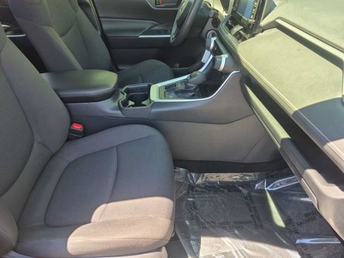 Used 2019 Toyota RAV4 LE w/ All Weather Liner Package AWD/4WD image 18