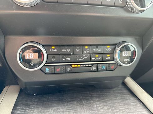 Used 2021 Ford Expedition Limited AWD/4WD image 17