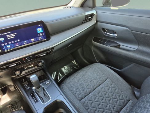 Used 2026 Nissan Kicks SV FWD image 15