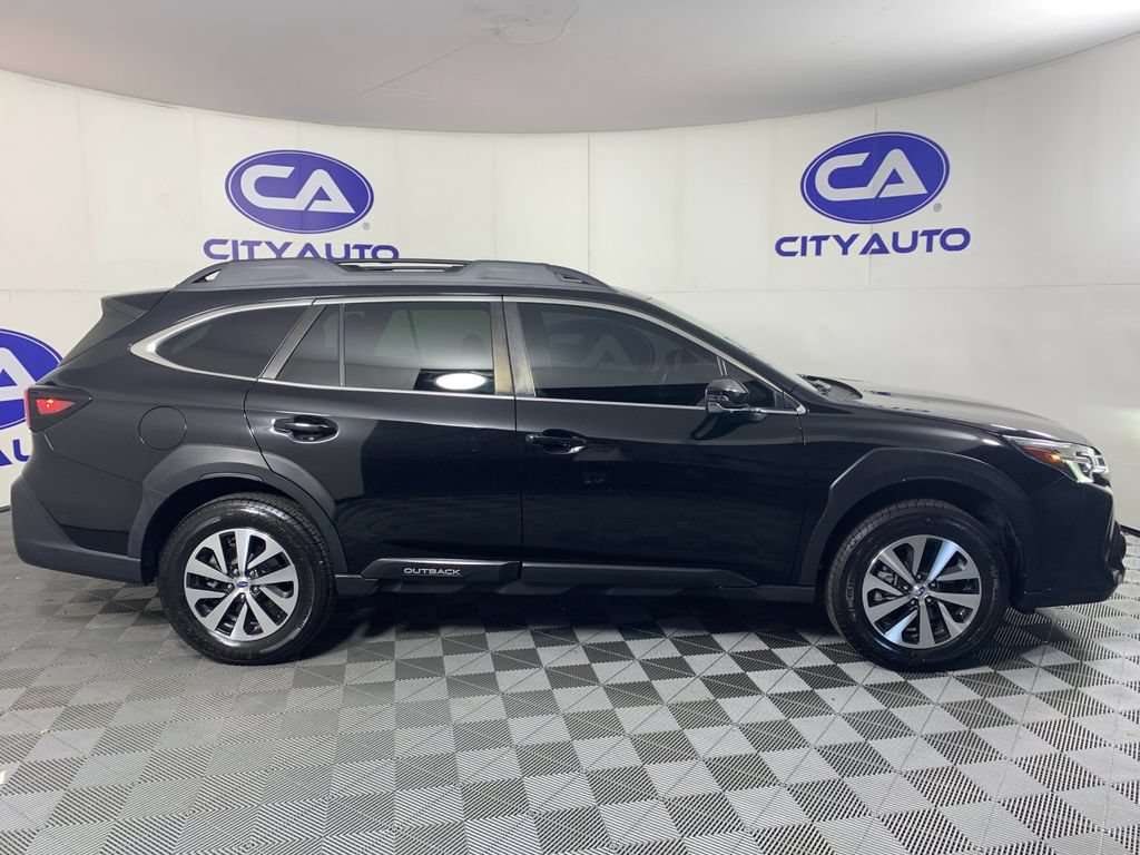 Used 2023 Subaru Outback Premium AWD/4WD image 2