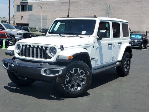 New 2025 Jeep Wrangler Sahara image 31