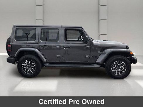 Used 2025 Jeep Wrangler Unlimited Sahara AWD/4WD image 6