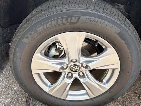 Used 2025 Toyota RAV4 XLE FWD image 6