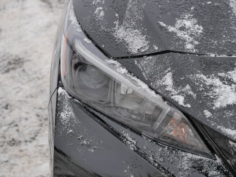 Used 2024 Nissan Leaf S image 16