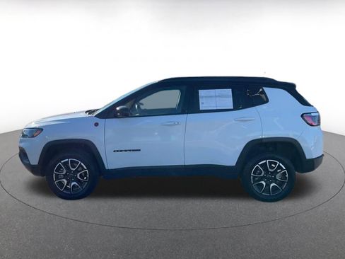 Used 2025 Jeep Compass Trailhawk image 9