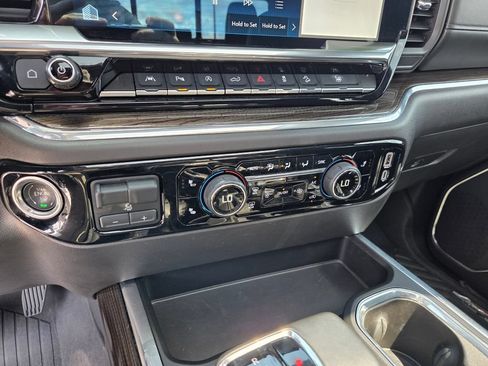 Used 2024 Chevrolet Silverado 1500 LT Trail Boss w/ Convenience Package II AWD/4WD image 28