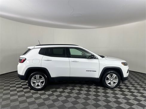 Certified 2022 Jeep Compass Latitude image 10