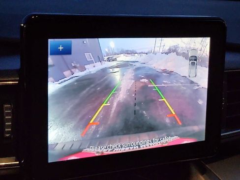 Used 2022 Ford Explorer XLT w/ Equipment Group 202A image 18