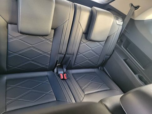 Used 2026 Volkswagen Atlas SE FWD image 13