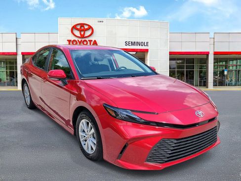 Used 2025 Toyota Camry LE w/ Convenience Package image 2