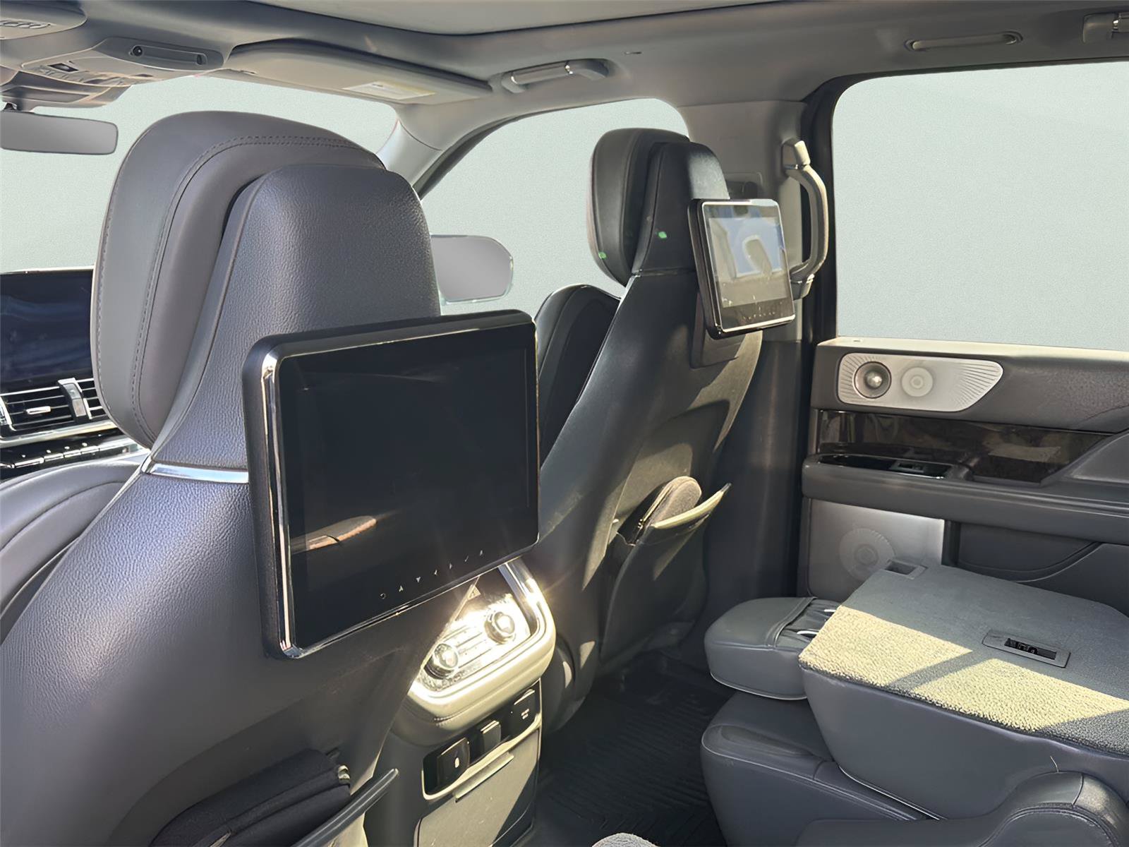 Used 2019 Lincoln Navigator L Reserve AWD/4WD image 6