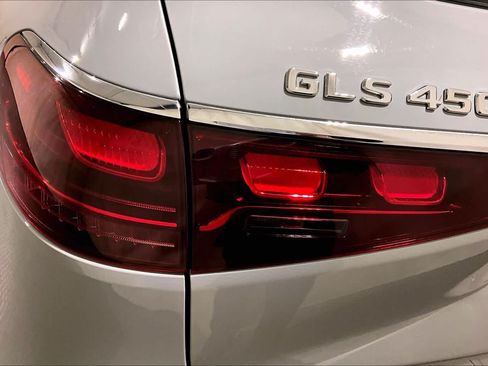 Used 2024 Mercedes-Benz GLS 450 4MATIC image 27