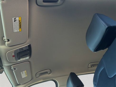 Certified 2025 Kia Sorento S image 21