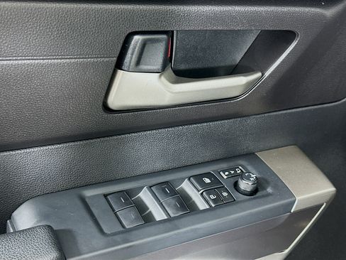 Used 2022 Toyota Tundra SR5 w/ SR5 Convenience Package AWD/4WD image 15