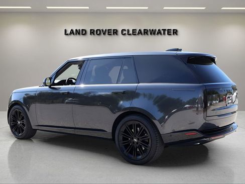 Used 2023 Land Rover Range Rover Long Wheelbase SE image 3