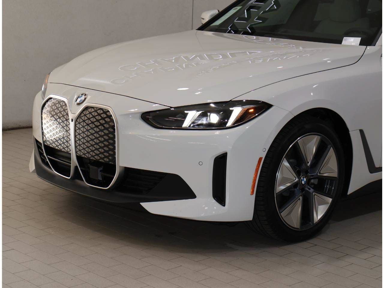 New 2026 BMW i4 eDrive40 w/ Parking Assistance Package RWD image 2