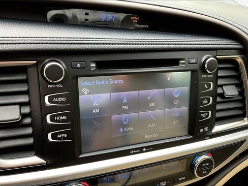 Used 2014 Toyota Highlander XLE AWD/4WD image 14
