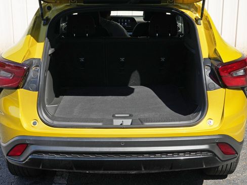 Used 2025 Chevrolet Trax RS w/ Driver Confidence Package FWD image 9