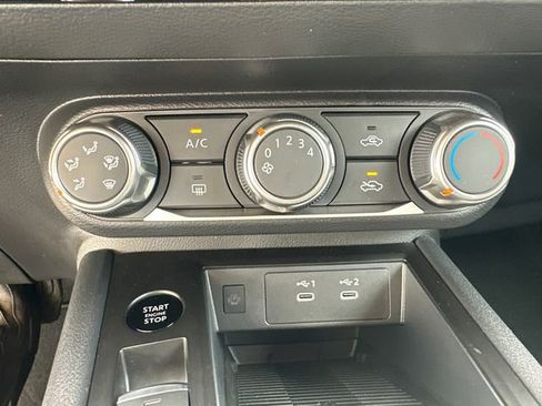 Used 2025 Nissan Kicks SV w/ Charging Package image 31