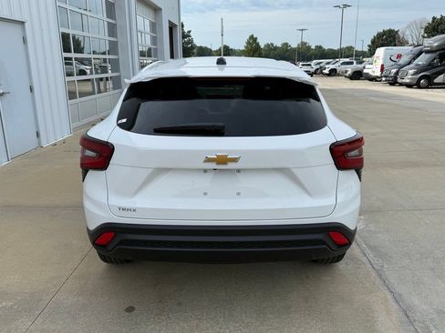 New 2026 Chevrolet Trax LS w/ LS Convenience Package FWD image 6