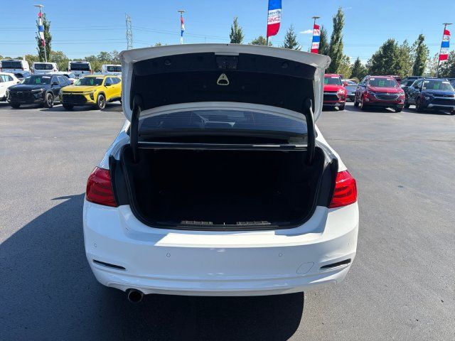 Used 2016 BMW 320i xDrive Sedan AWD/4WD image 14