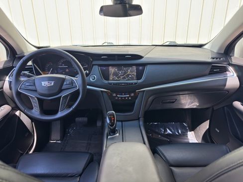 Used 2017 Cadillac XT5 Luxury w/ Driver Awareness Package FWD image 12