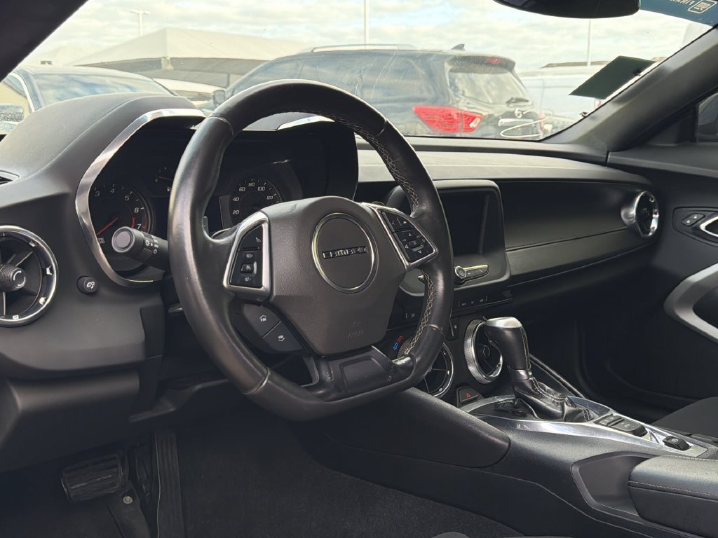 Used 2020 Chevrolet Camaro LT RWD image 8