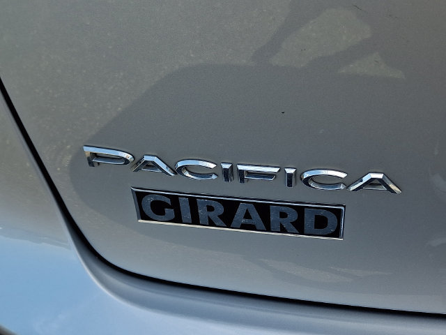 Used 2024 Chrysler Pacifica Touring-L FWD image 32