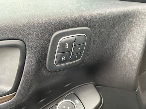 Used 2020 Ford Escape Titanium image 16