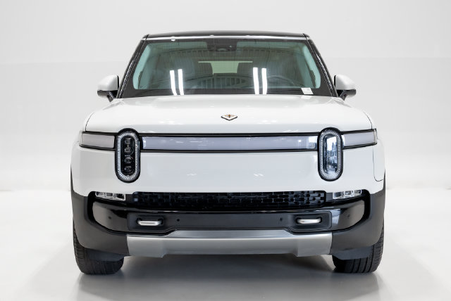 Used 2024 Rivian R1S Adventure Quad AWD/4WD image 4