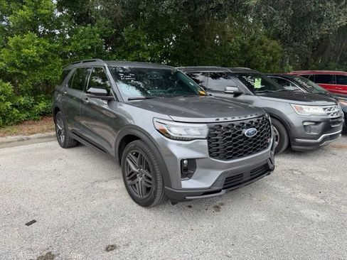 Used 2025 Ford Explorer ST RWD image 7