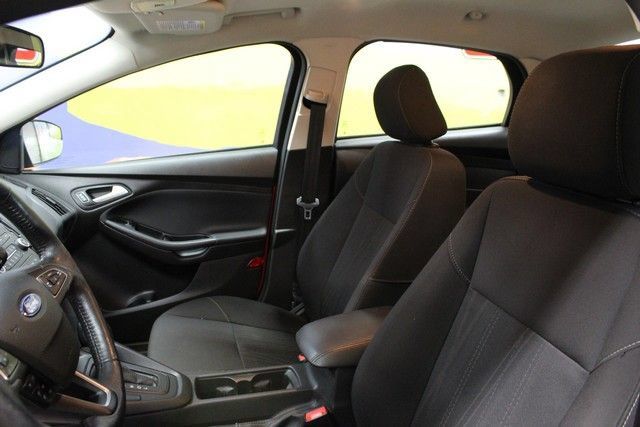Used 2016 Ford Focus SE w/ SE Winter Package FWD image 18