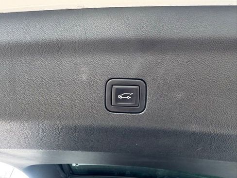 Used 2023 GMC Yukon Denali image 13