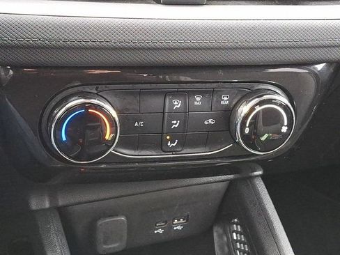 Used 2025 Chevrolet TrailBlazer LT AWD/4WD image 19