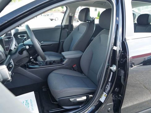Used 2025 Kia K4 FWD image 6