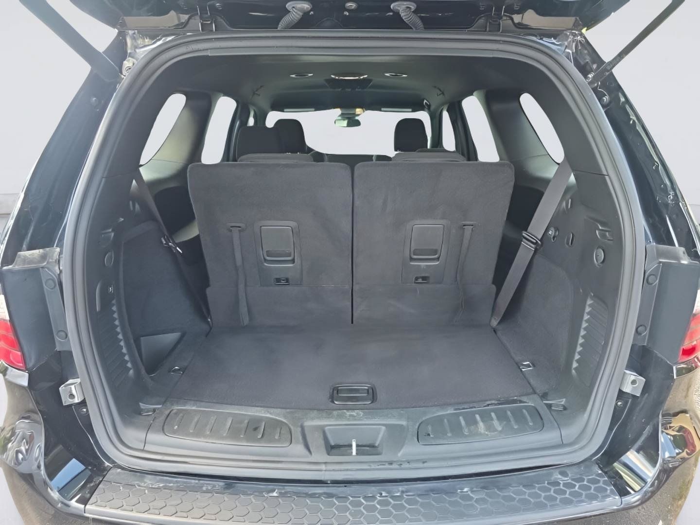 Used 2024 Dodge Durango GT w/ Blacktop Package RWD image 9