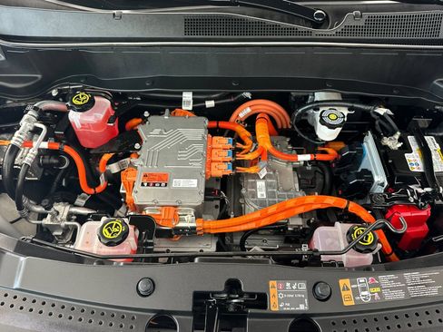 Used 2023 Chevrolet Bolt EUV LT FWD image 23