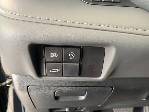 Used 2024 Toyota Highlander XLE image 33