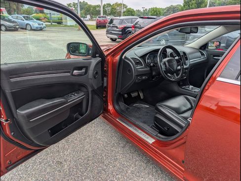 Used 2021 Chrysler 300 Touring L RWD image 11