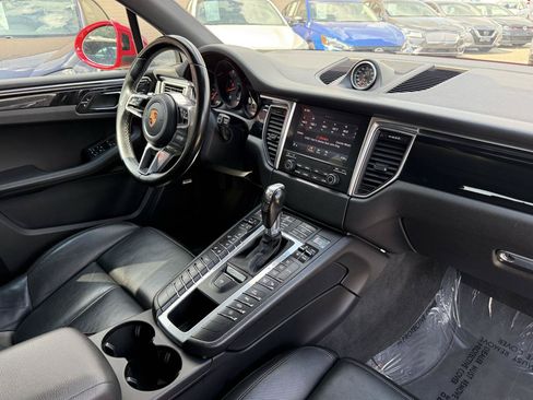 Used 2018 Porsche Macan AWD/4WD image 21